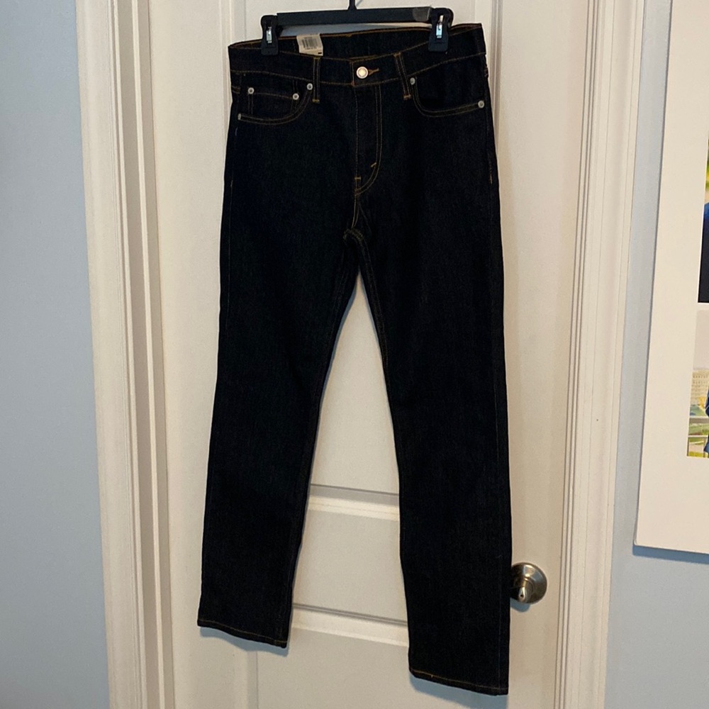 Levi’s 511 dark wash. 32/30. NWT